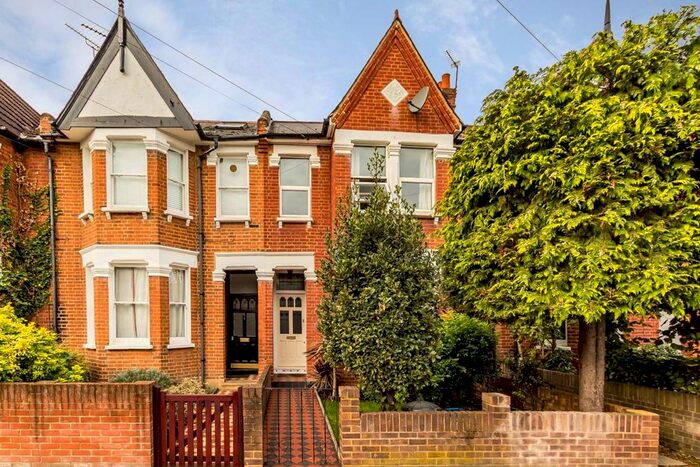 2 Bedroom Flat To Rent In Grove Avenue, Twickenham, TW1