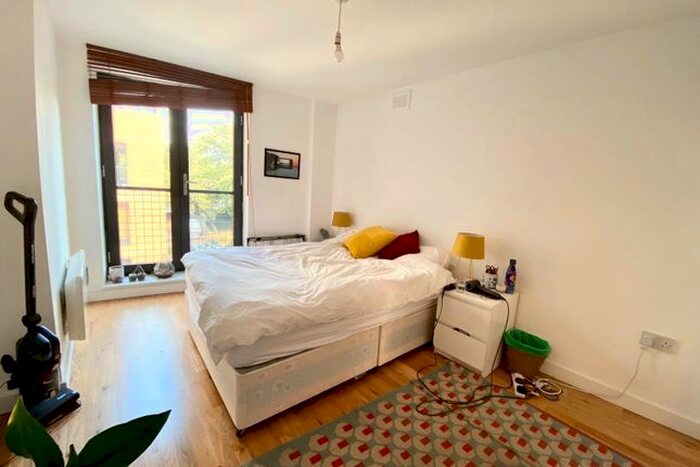 1 Bedroom Flat To Rent In Comber Grove, Camberwell, SE5