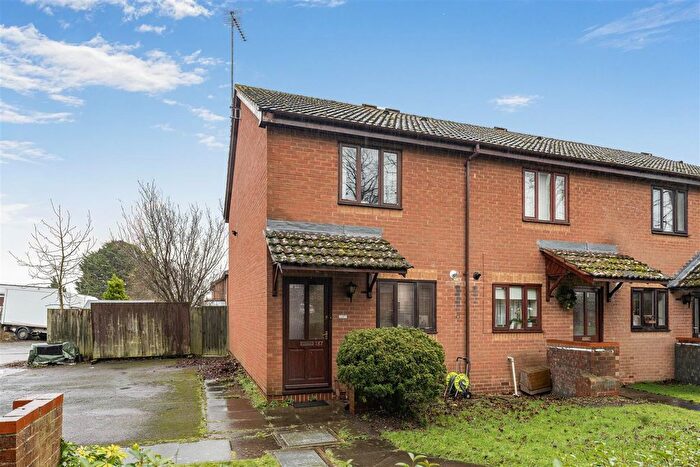 2 Bedroom End Of Terrace House For Sale In Parklands, Banbury, OX16