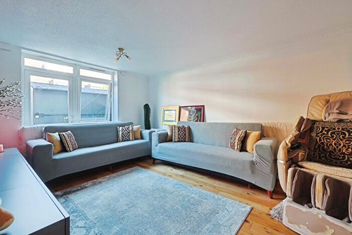 2 Bedroom Flat For Sale In Fawcett Close, Battersea, London, SW11