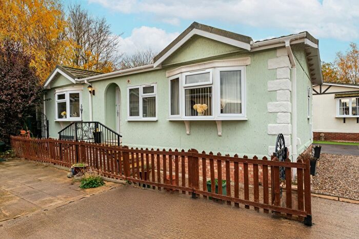 2 Bedroom Park Home For Sale In Lordsway Park Homes, High Street, Alconbury, PE28