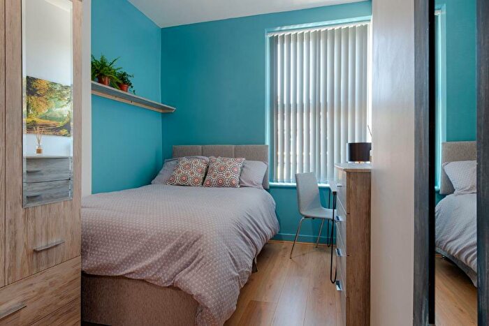 7 Bedroom House Of Multiple Occupation To Rent In Bolton Road, Bury, BL8