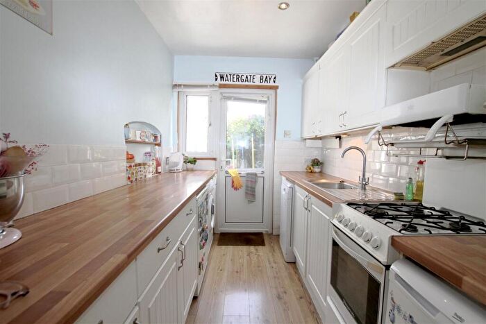 3 Bedroom End Of Terrace House For Sale In Leighton Avenue, Leigh-On-Sea, SS9