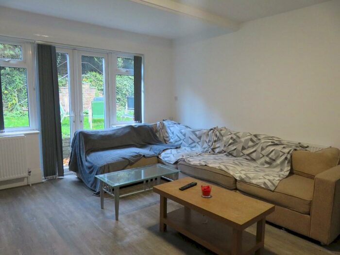 9 Bedroom Detached House To Rent In Rolleston Drive, Nottingham, NG7