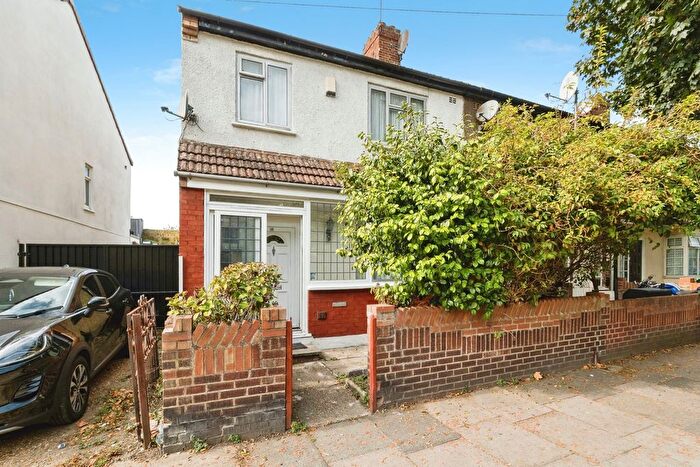 3 Bedroom Semi Detached House For Sale In Cave Road, London, E13