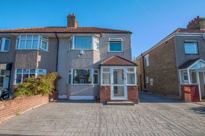 3 Bedroom Semi-Detached House To Rent In Stevedale Road, Welling, DA16