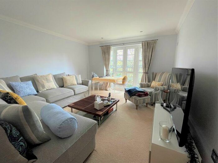 1 Bedroom Apartment To Rent In The Briers, The Walk, EN6