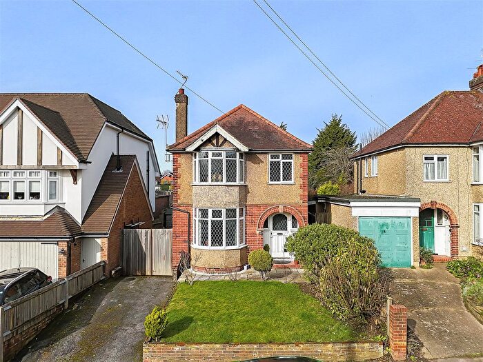 3 Bedroom Detached House For Sale In Waverley Road, St. Albans, AL3