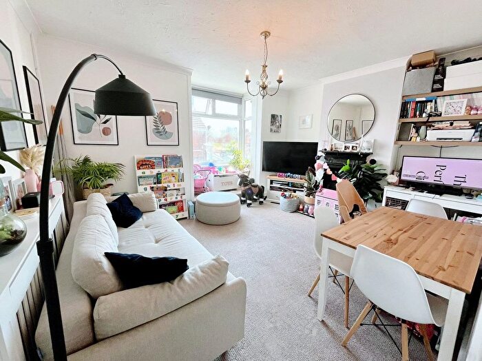 2 Bedroom Maisonette For Sale In Canford Road, Poole, BH15