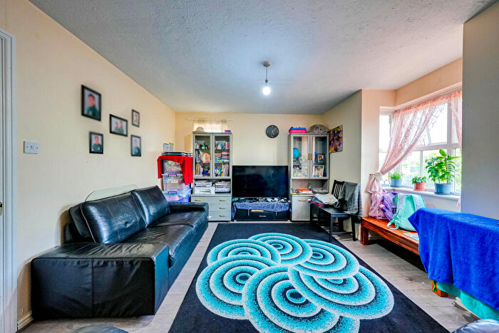2 Bedroom Flat For Sale In Hyacinth Close, Ilford, IG1