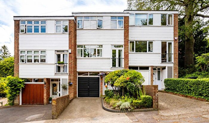 3 Bedroom Town House For Sale In Shrubbery Road, Gravesend, Kent, DA12