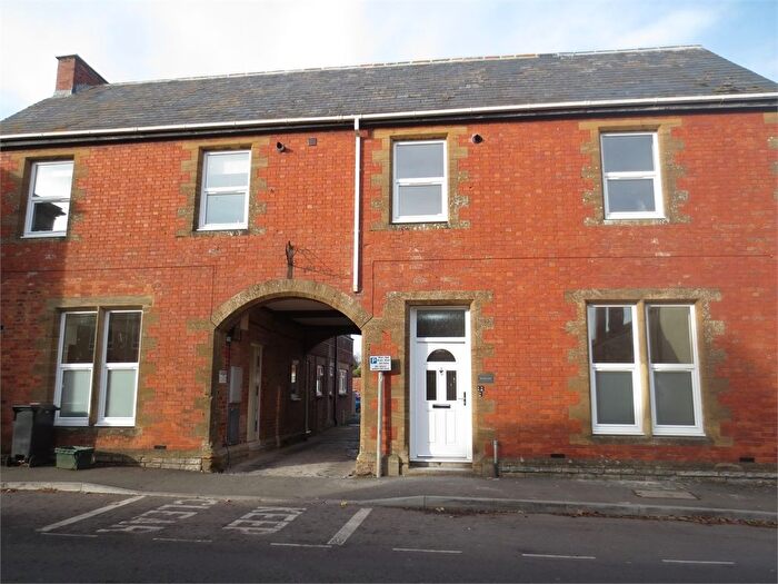 1 Bedroom Flat To Rent In Bow Street, Langport, Somerset, TA10
