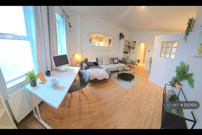 2 Bedroom Flat To Rent In Sandy Lane, Manchester, M21