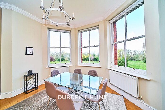 2 Bedroom Apartment To Rent In Osborne House, Repton Park, Woodford Green, IG8