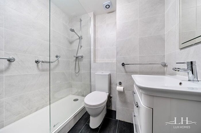 1 Bedroom Flat For Sale In Draper Court, Hornchurch, RM12