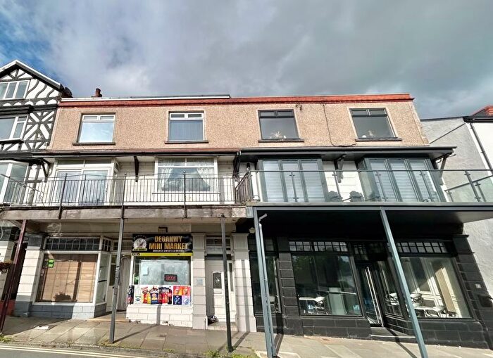 2 Bedroom Flat For Sale In Station Road, Deganwy, LL31