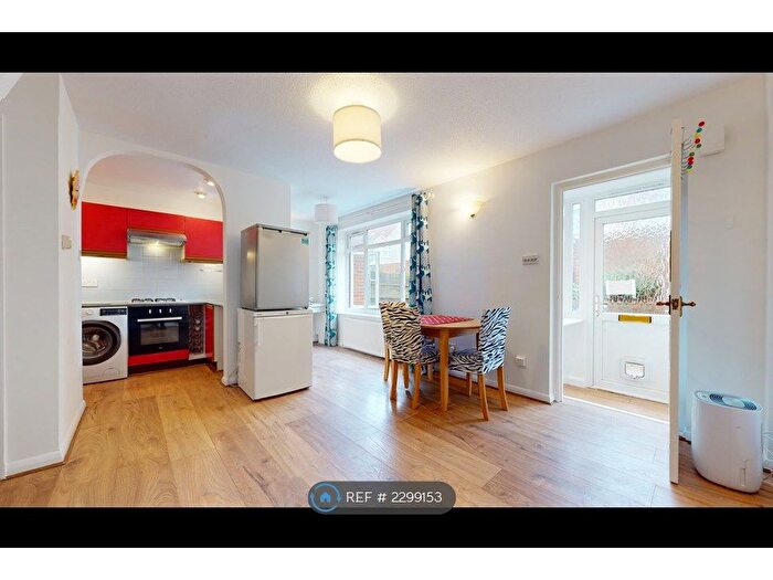 2 Bedroom Terraced House To Rent In Estreham Road, London, SW16