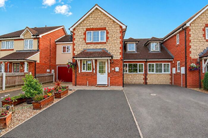 3 Bedroom Semi Detached House For Sale In Ashton Road, Hilperton, BA14