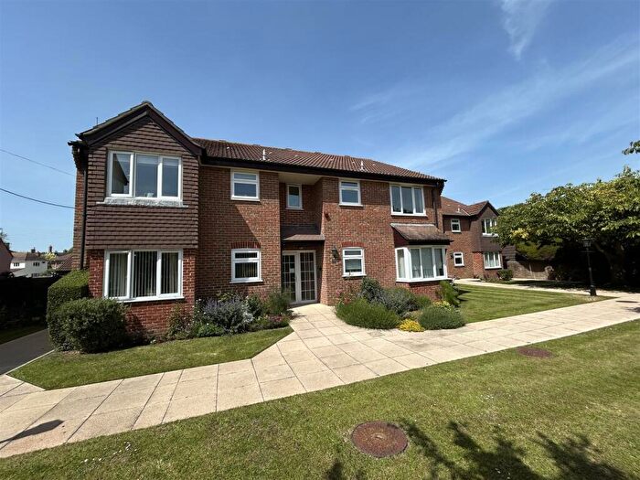 2 Bedroom House For Sale In Meadow Court, Bridport, DT6
