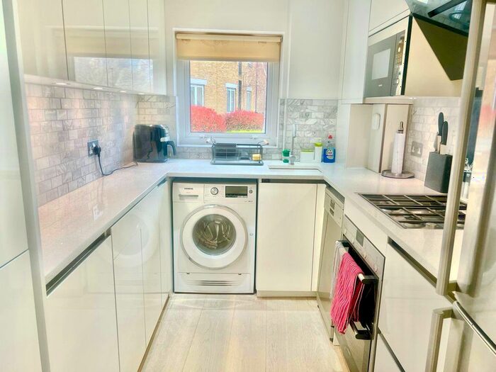 2 Bedroom Flat To Rent In Thomas More Street, London, E1W