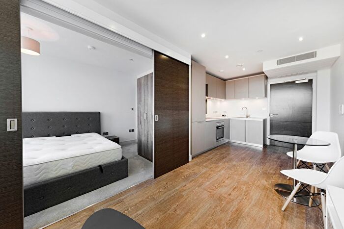 1 Bedroom Flat To Rent In Tolworth Tower, Ewell Road, Surbiton, KT6