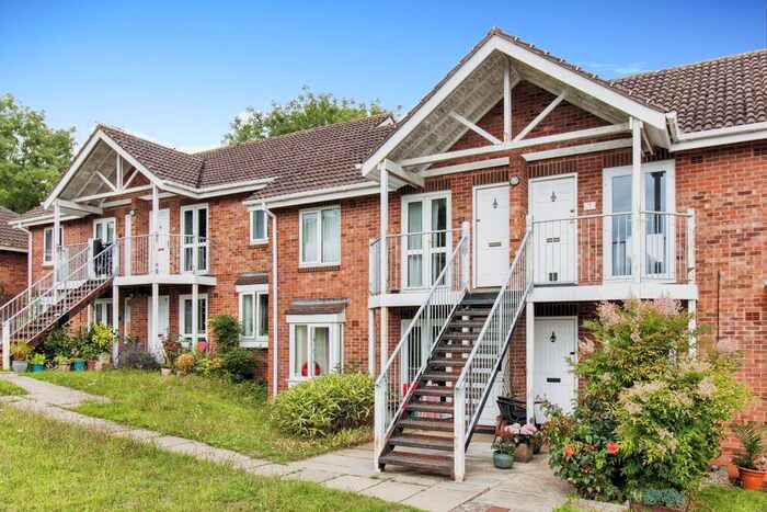 1 Bedroom Flat To Rent In Mill Close, Newton Abbot, TQ12