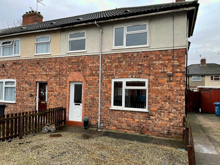 3 Bedroom Terraced House To Rent In Ferriby Grove, Hull, HU6