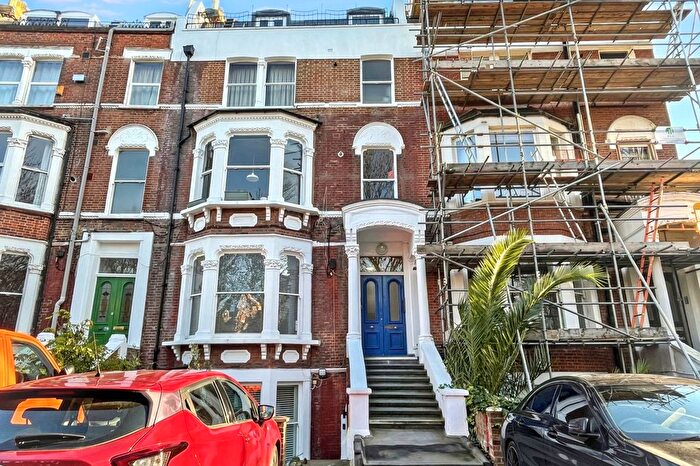 2 Bedroom Flat For Sale In Brixton Hill, London, SW2