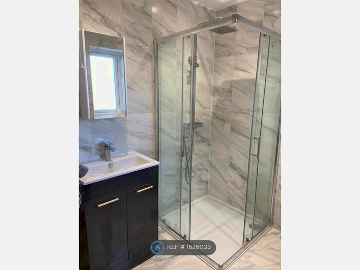 2 Bedroom Flat To Rent In Crossway, London, N12