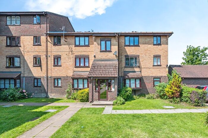 Studio For Sale In Conway Gardens, Grays, Essex, RM17