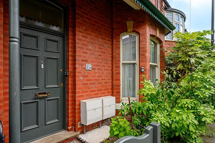 2 Bedroom Flat For Sale In Avenue Terrace, Clifton, York, YO30