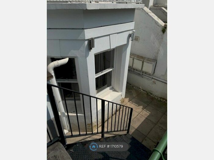 2 Bedroom Flat To Rent In Dagmar Road, London, SE5