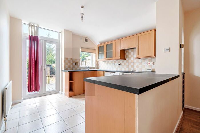 2 Bedroom Terraced House For Sale In Cumberland Road, Reading, Berkshire, RG1