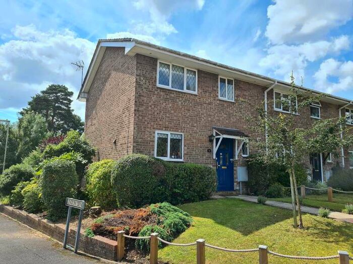 3 Bedroom Property To Rent In Lindum Dene Aldershot, GU11