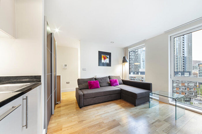 Apartment To Rent In Indescon Square, London, E14