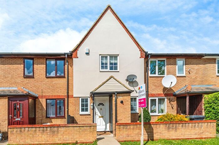 2 Bedroom Terraced House For Sale In Marina Court, Bedford, MK42