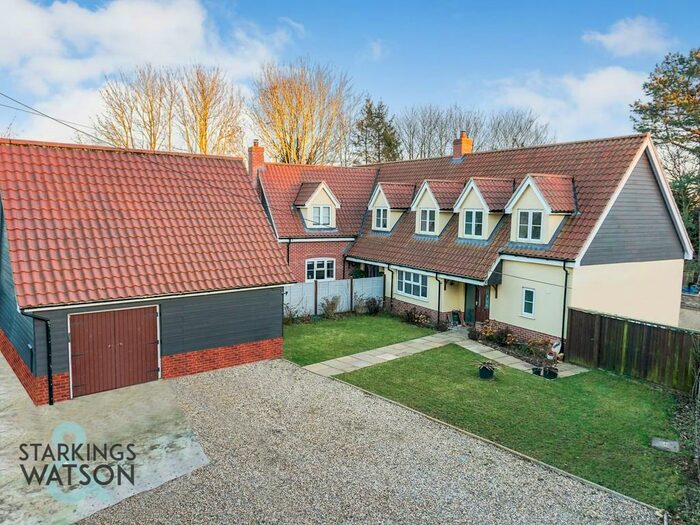 4 Bedroom Chalet To Rent In Church Road, Blofield, Norwich, NR13