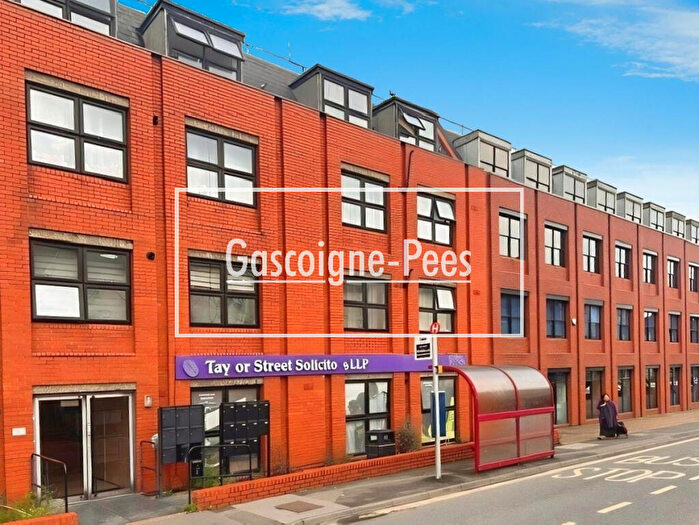 Apartment To Rent In Victoria Road, Aldershot, GU11