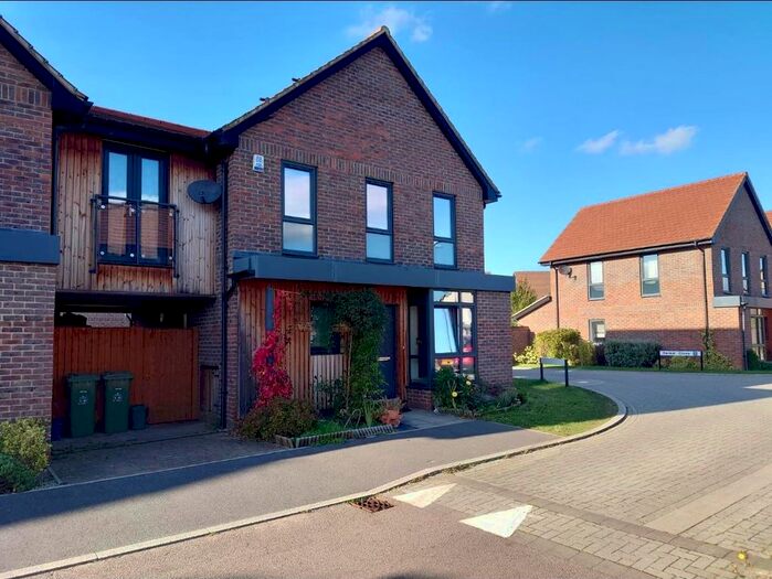 3 Bedroom Property To Rent In Abacus Drive, Oakgrove, Milton Keynes MK10