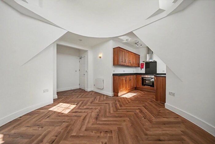 2 Bedroom Apartment For Sale In Kilburn High Road, Kilburn, NW6