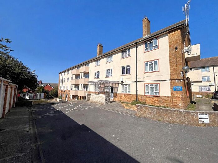 3 Bedroom Flat For Sale In Chapelhay Heights, Weymouth, DT4