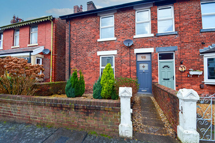 3 Bedroom End Of Terrace House For Sale In Lytham Road, Freckleton, Preston, Lancashire, PR4