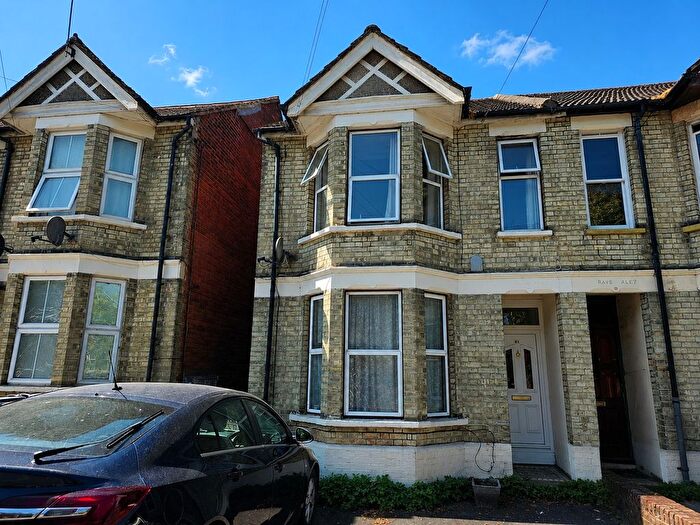 6 Bedroom Property To Rent In Priory Avenue, High Wycombe, HP13