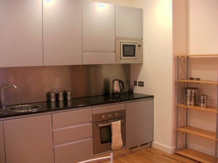 2 Bedroom Property To Rent In East Street, Leeds, LS9
