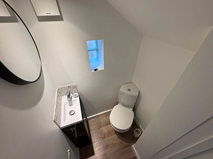 4 Bedroom Semi-Detached House To Rent In Linthorpe Road, Cockfosters, Barnet, EN4