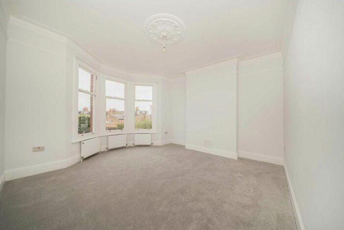 2 Bedroom Flat To Rent In Radbourne Road, London, SW12