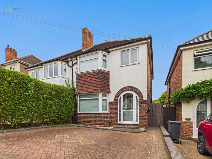 3 Bedroom Semi-detached House For Sale In Maple Road, Sutton Coldfield, B72
