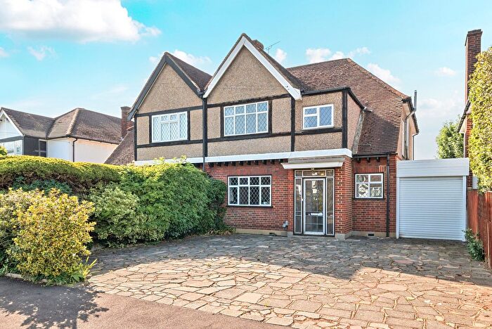 4 Bedroom Semi Detached House For Sale In Meadow Close, Hinchley Wood, KT10