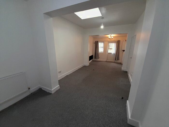 2 Bedroom Flat To Rent In Stevenage Road, East Ham, E6