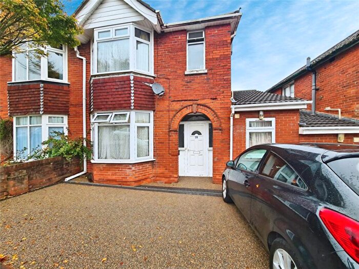 6 Bedroom Semi Detached House To Rent In Sirdar Road, Southampton, Hampshire, SO17